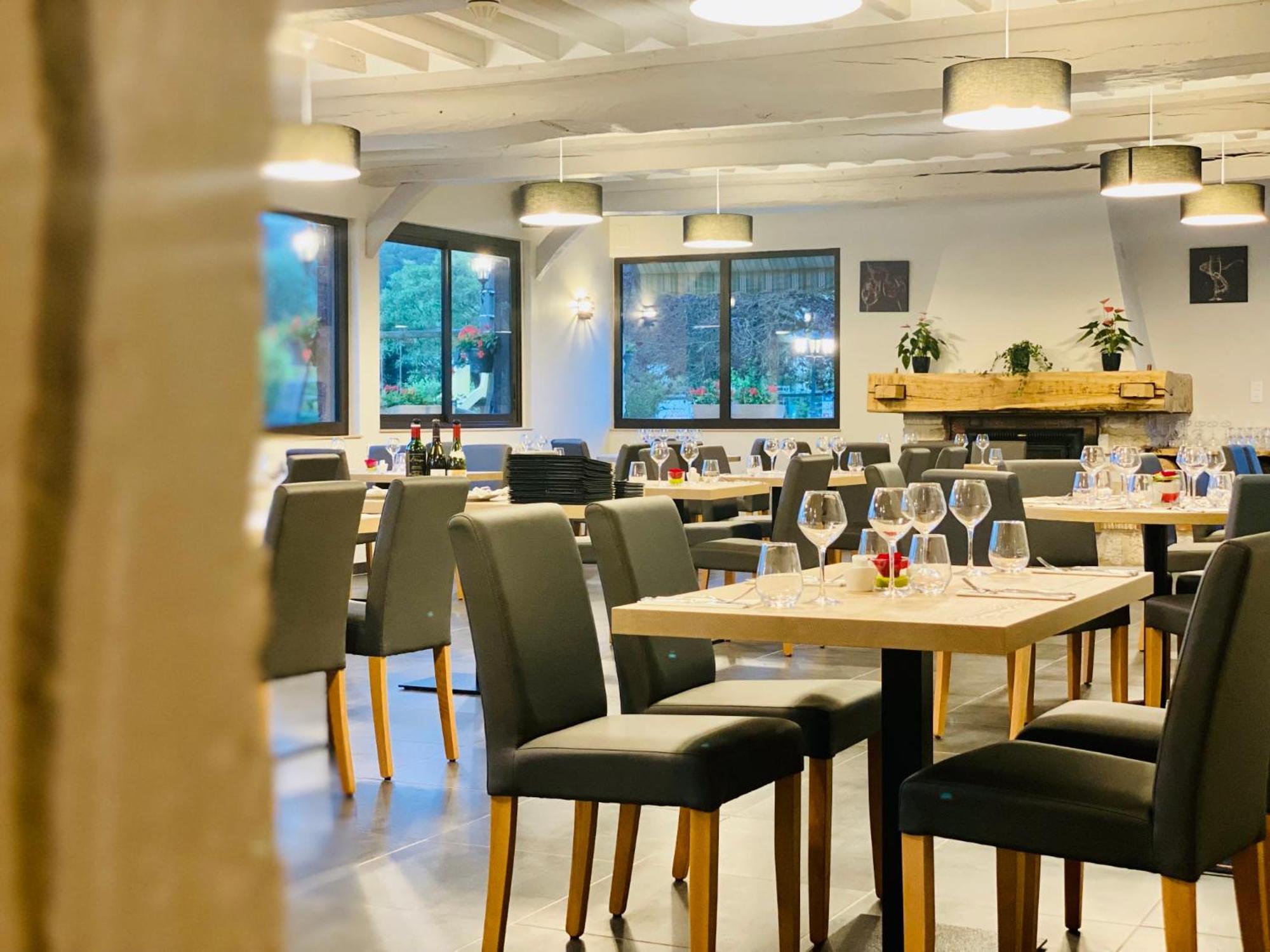 Logis Hotel Restaurant L'Unique Menesqueville Εξωτερικό φωτογραφία