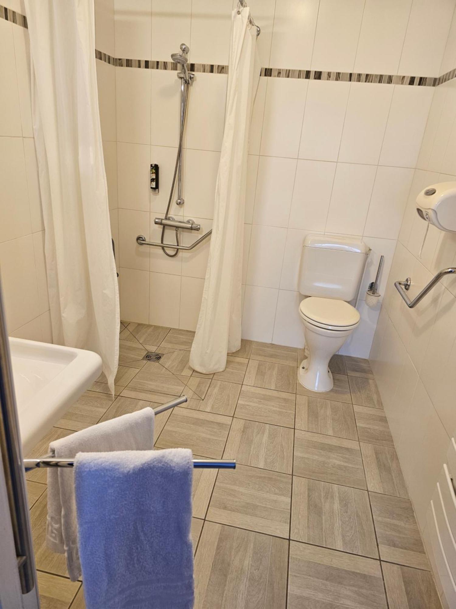 Logis Hotel Restaurant L'Unique Menesqueville Εξωτερικό φωτογραφία